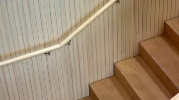 Palosuojattu WISA&#xAE;-Spruce FR auttoi t&#xE4;ytt&#xE4;m&#xE4;&#xE4;n paloluokituksen Puumerkin toimitiloissa